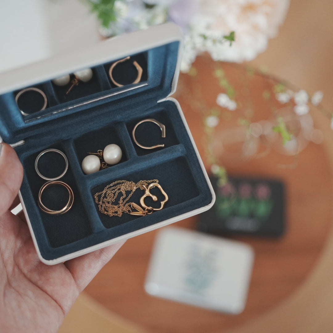 JOliJOli] キャリング刺繍コンパクトミラーケース – HEMING'S official