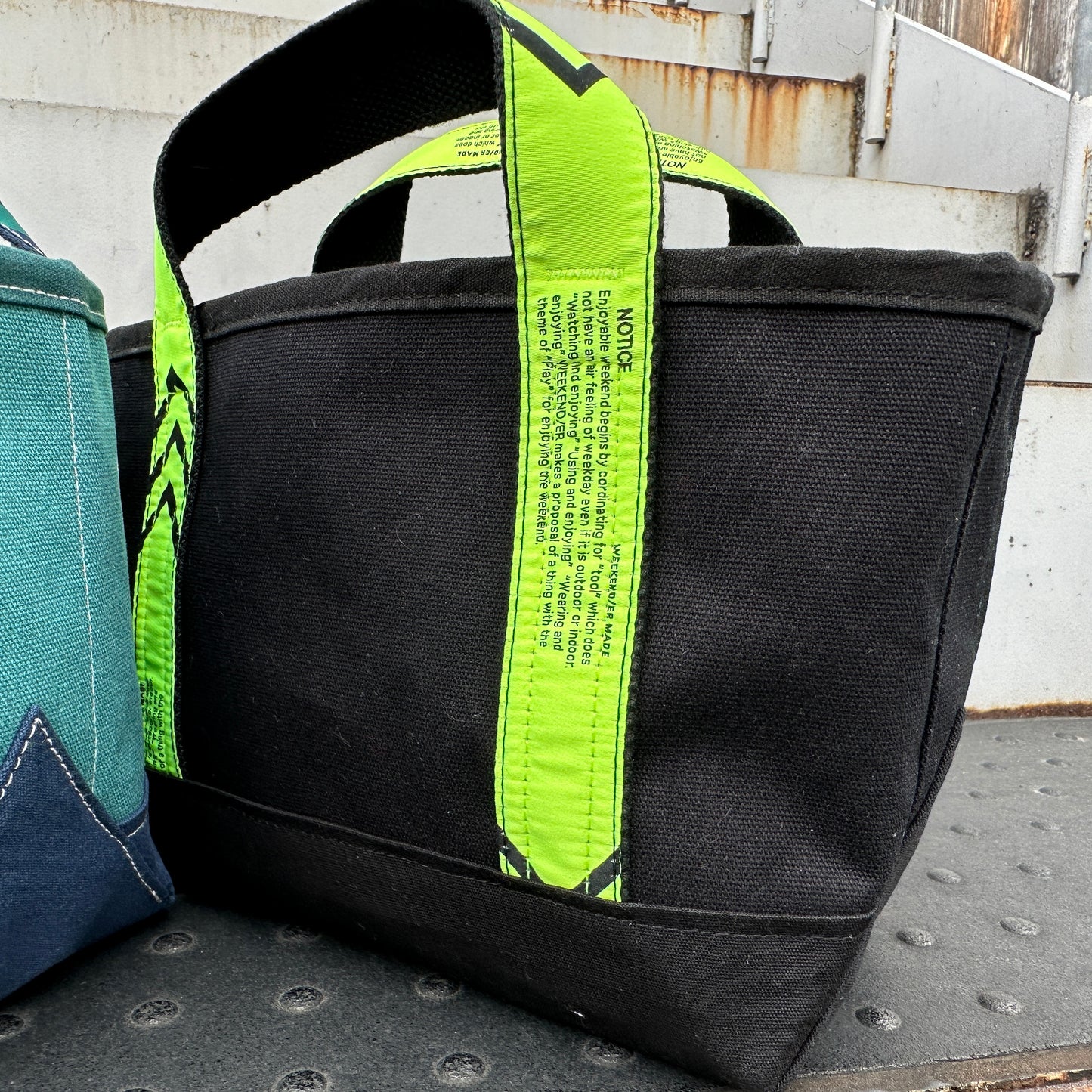 [WEEKENDER] CLASSIC DRIVE TOTE