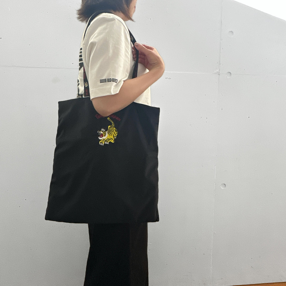 [WEEKENDER] SOUVENIRS TOTE