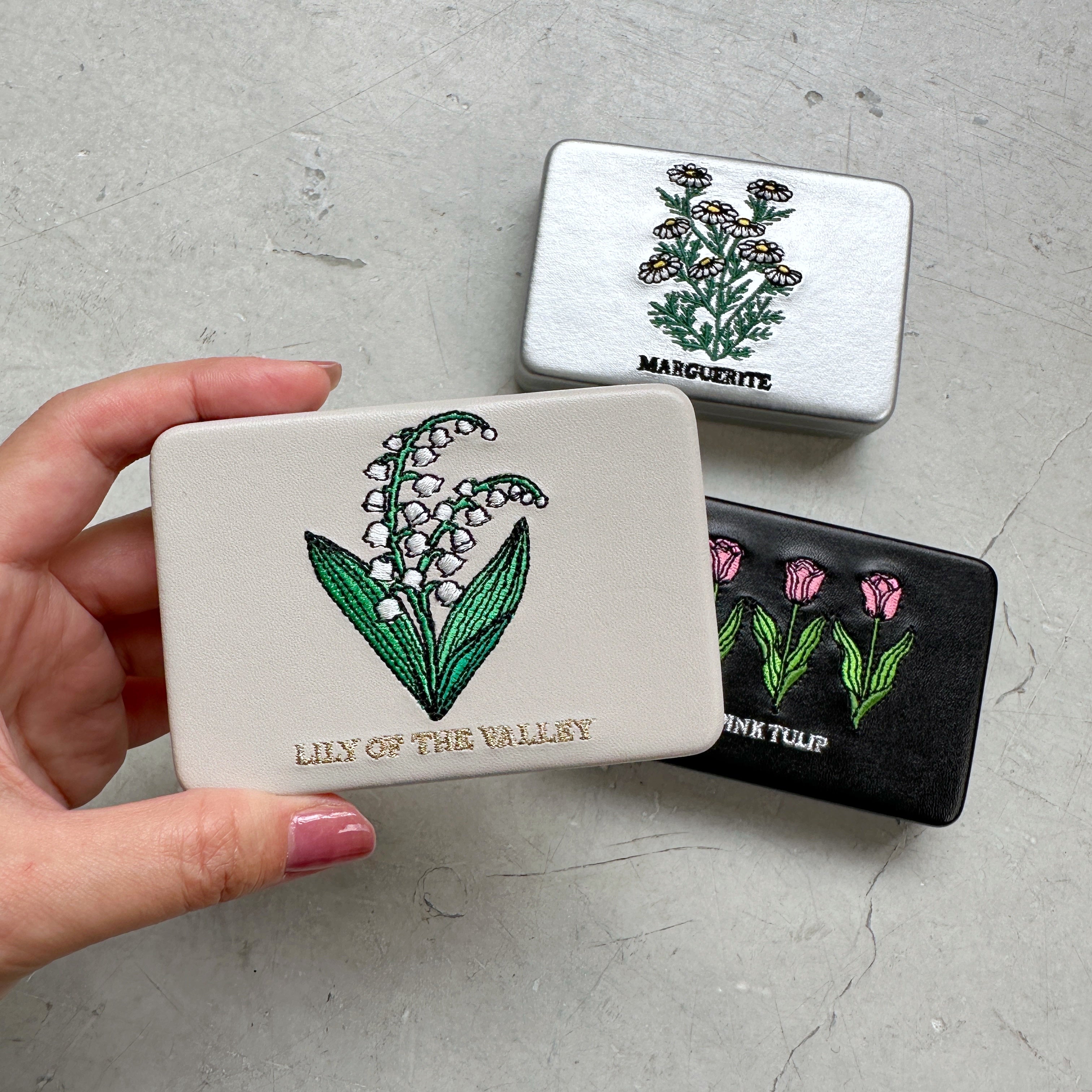 SET販売　アクセサリー JOliJOli] キャリング刺繍コンパクトミラーケース – HEMING'S official