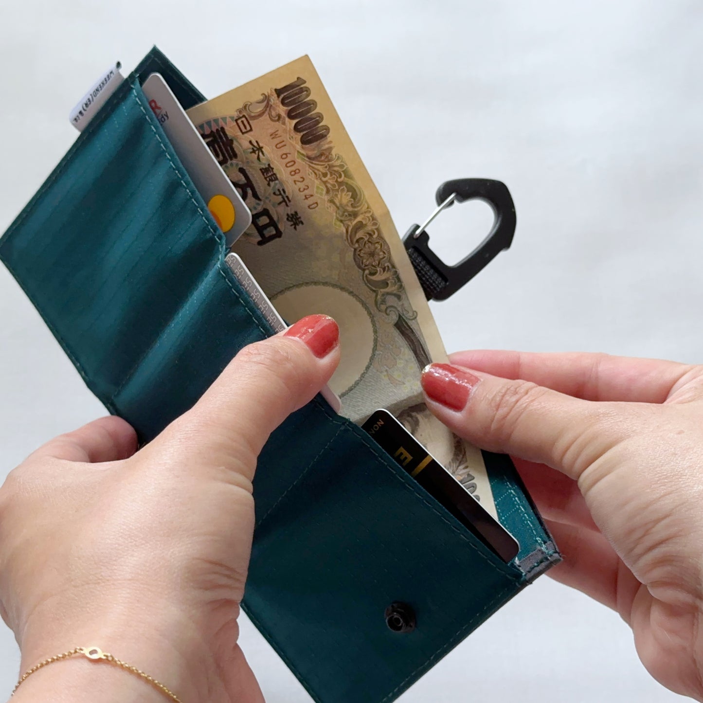 [WEEKENDER] coruri HUNGWALLET “RIP”